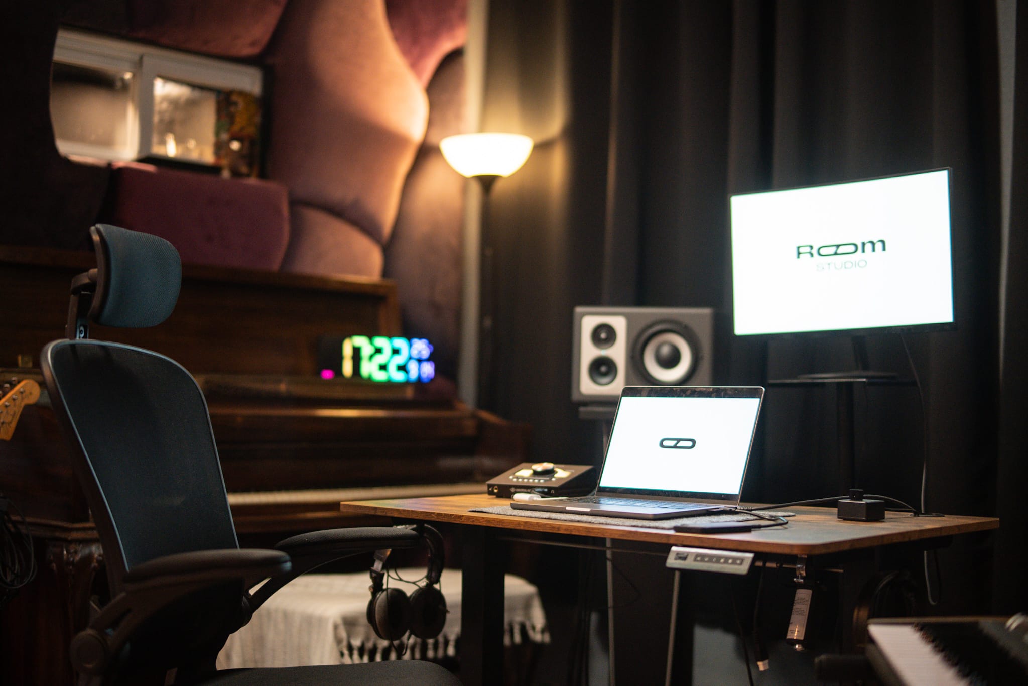 ROOM Studio — Poste de travail avec cameras CASA